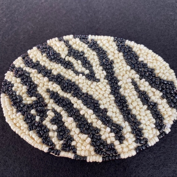 Moyna Vintage black and white compact mirror - Picture 6 of 8